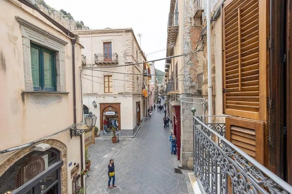 Loftbotta2Cefalu Apartment 0*, Cefalu